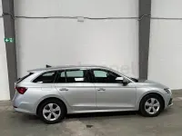Usado Skoda Octavia Ambition 115 CV (84 kW) 2021 Gris / plata Familiar