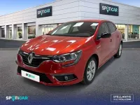 Usado Renault Mégane IV LIMITED 140 CV (102 kW) 2020 Rojo Utilitario