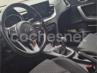 Usado Kia Ceed 136 CV (100 kW) 2021 Negro Utilitario