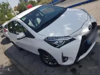 Usado Toyota Yaris Active 69 CV (50 kW) 2017 Blanco Berlina