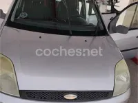 Usado Ford Fiesta 80 CV (58 kW) 2005 Blanco Utilitario