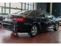 Usado Skoda Superb Active 150 CV (110 kW) 2018 Negro Berlina