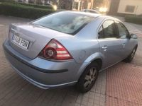 Usado Ford Mondeo Ghia 130 CV (95 kW) 2006 Azul Berlina