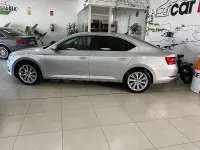 Usado Skoda Superb Active 150 CV (110 kW) 2022 Gris / plata Berlina