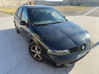 Usado Seat Leon Sport 110 CV (80 kW) 2005 Negro Utilitario