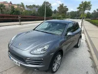 Käytetty Porsche Cayenne 245 HP (180 kW) 2012 Harmaa Katumaasturi
