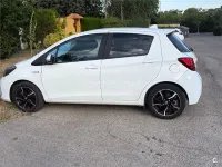 Usado Toyota Yaris Hybrid 100 CV (73 kW) 2016 Blanco Berlina