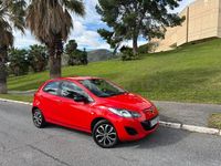Usado Mazda 2 75 CV (55 kW) 2013 Rojo Utilitario