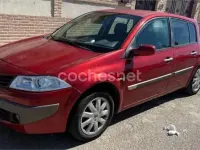Usado Renault Mégane Dynamique 105 CV (77 kW) 2007 Rojo Berlina