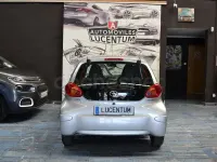 Usado Toyota Aygo 68 CV (50 kW) 2008 Gris / plata Utilitario