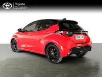 Usado Toyota Yaris Plus 116 CV (85 kW) 2022 Rojo Utilitario