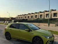 Usado VW Golf VIII R-line 150 CV (110 kW) 2022 Amarillo Utilitario