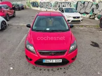 Usado Ford Focus Trend 109 CV (80 kW) 2009 Rojo Berlina