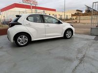 Usado Toyota Yaris Hybrid Plus 116 CV (85 kW) 2022 Blanco Utilitario