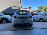 Usado Peugeot 208 Access 75 CV (55 kW) 2017 Blanco Utilitario