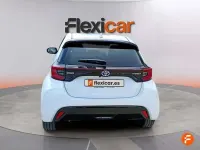 Usado Toyota Yaris Style 116 CV (85 kW) 2021 Blanco Utilitario