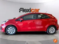 Usado Kia Rio 84 CV (61 kW) 2017 Rojo