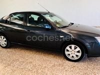 Usado Ford Mondeo Futura 130 CV (95 kW) 2006 Gris / plata Berlina