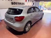 Usado Mercedes A180 109 CV (80 kW) 2015 Gris Utilitario
