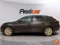 Usado Seat Leon Style 150 CV (110 kW) 2024 Negro Berlina