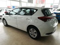 Usado Toyota Auris Hybrid Business Edition 136 CV (100 kW) 2018 Blanco Berlina