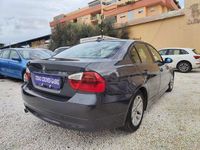 Usado BMW 318 129 CV (94 kW) 2006 Gris / plata Berlina