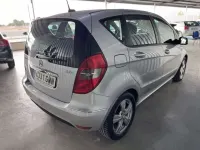 Usado Mercedes A180 Avantgarde 109 CV (80 kW) 2010 Plateado Utilitario