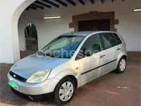 Usado Ford Fiesta Ambiente 70 CV (51 kW) 2002 Gris / plata Utilitario