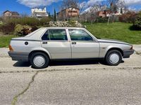 Usado Alfa Romeo 75 120 CV (88 kW) 1988 Gris / plata Berlina