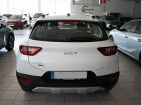 Usado Kia Stonic 100 CV (73 kW) 2024 Blanco SUV