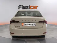 Usado Skoda Octavia Ambition 150 CV (110 kW) 2022 Blanco Berlina