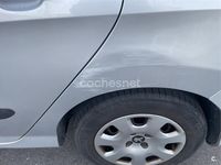 Usado Peugeot 308 Access 98 CV (72 kW) 2012 Gris / plata Berlina