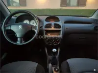 Usado Peugeot 206 70 CV (51 kW) 2005 Negro Berlina
