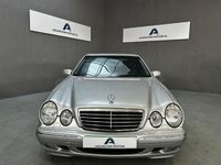 Usado Mercedes E280 Avantgarde 204 CV (150 kW) 2000 Gris / plata Berlina