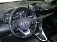 Usado Toyota Yaris Hybrid Active 116 CV (85 kW) 2022 Blanco Berlina