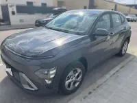Usado Hyundai Kona Style 105 CV (77 kW) 2023 Gris SUV