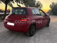 Usado Renault Mégane III Dynamique 105 CV (77 kW) 2008 Rojo Berlina