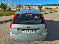 Usado Ford Fiesta Ambiente 68 CV (50 kW) 2002 Gris Utilitario