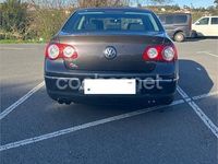 Usado VW Passat Highline 150 CV (110 kW) 2005 Marrón Berlina