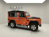 Usado Land Rover Defender SE 122 CV (89 kW) 2009 Naranja y negro Familiar