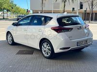 Usado Toyota Auris Hybrid 136 CV (100 kW) 2015 Blanco Berlina