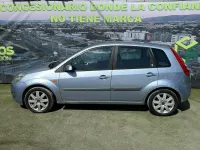 Usado Ford Fiesta Ghia 68 CV (50 kW) 2006 Azul Utilitario