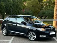 Usado Skoda Rapid Active 105 CV (77 kW) 2013 Negro Utilitario