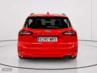 Usado Ford Focus ST-Line 125 CV (91 kW) 2024 Rojo Familiar