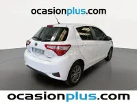 Usado Toyota Yaris Hybrid Active 100 CV (73 kW) 2018 Blanco Berlina