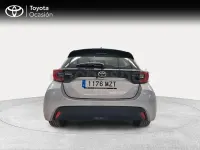 Usado Toyota Yaris Hybrid Active 116 CV (85 kW) 2025 Gris / plata Berlina