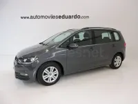 Usado VW Touran Advance 150 CV (110 kW) 2021 Gris / plata Monovolumen