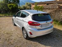 Usado Ford Fiesta Trend 85 CV (62 kW) 2018 Gris Utilitario