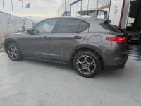 Usado Alfa Romeo Stelvio Sprint 190 CV (139 kW) 2022 Gris / plata SUV