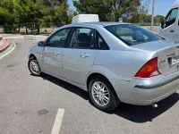 Usado Ford Focus Ghia 100 CV (73 kW) 2003 Gris / plata Berlina